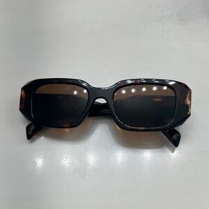 Stylish Tortoise Shell Sunglasses